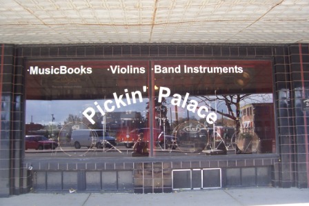 store picture
              pickin palace001